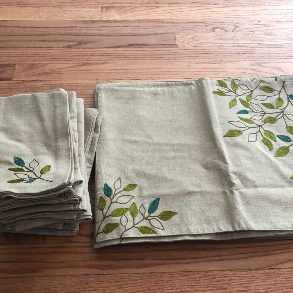 Never used Crate & Barrel napkins and placemats.